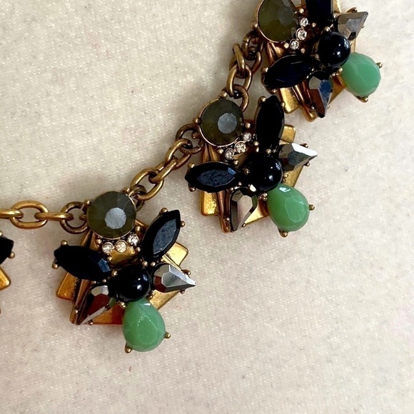 J. CREW Mixed Stone Floral Clusters Gray Hematite Black Green Gold Tone Necklace - Picture 12 of 17